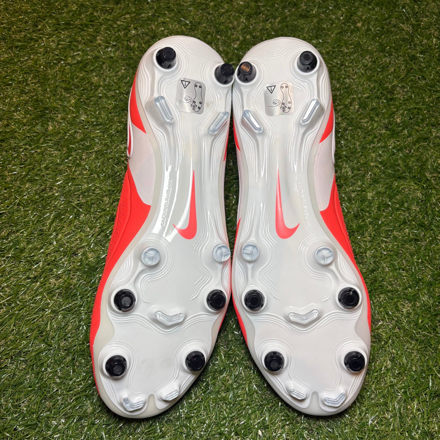 Nike Style Plastic Screw In Studs (Mizuno/Puma also compatible)